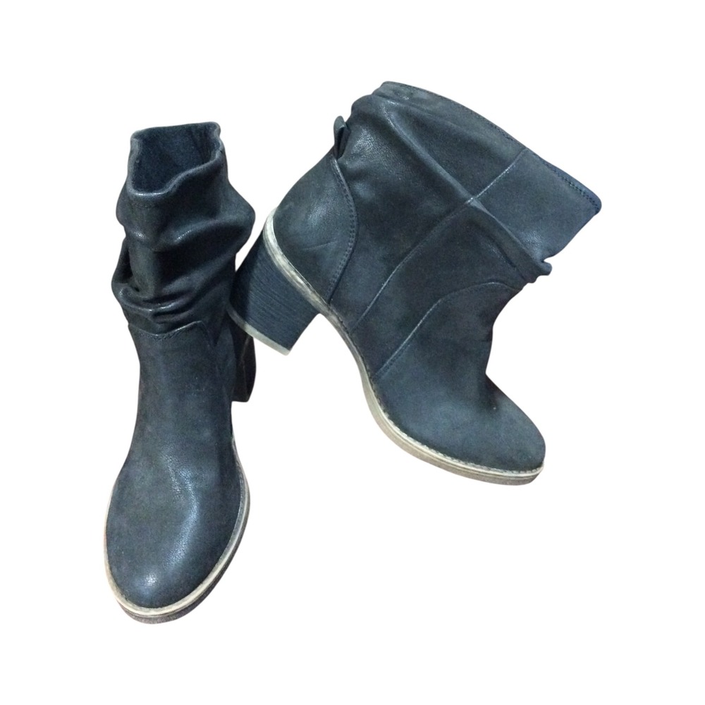 B52 Black Scrunched heeled ankle Boot